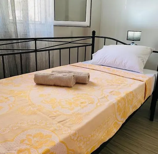 Modern 2Br Near Centre -5Min Wlk